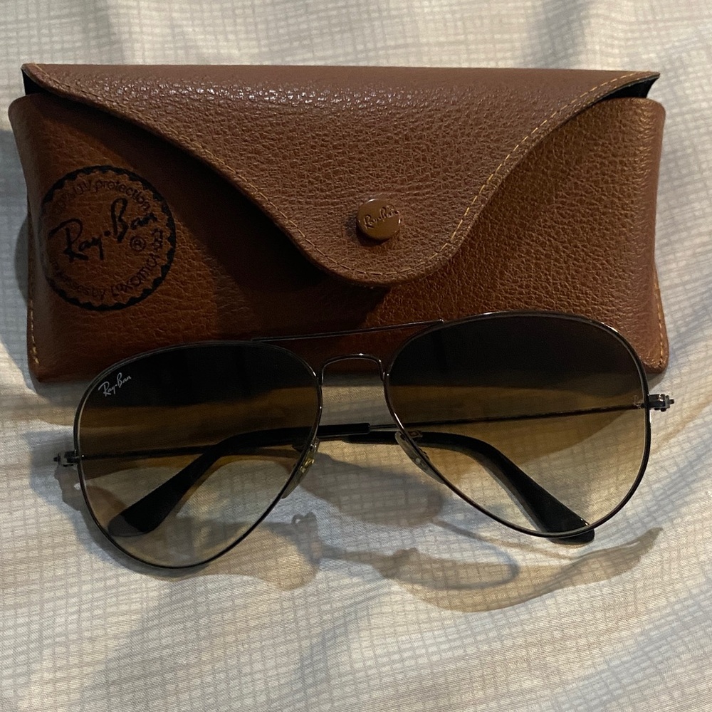 Ray-Ban Aviator Sunglasses with Brown Leather Case